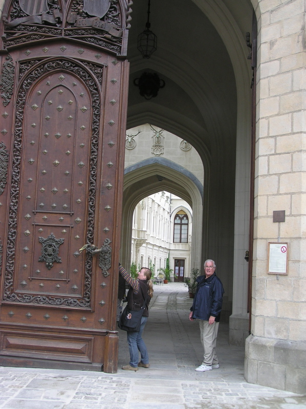 124 Peter&Olga_Hluboka_castle_czech_republic.jpg